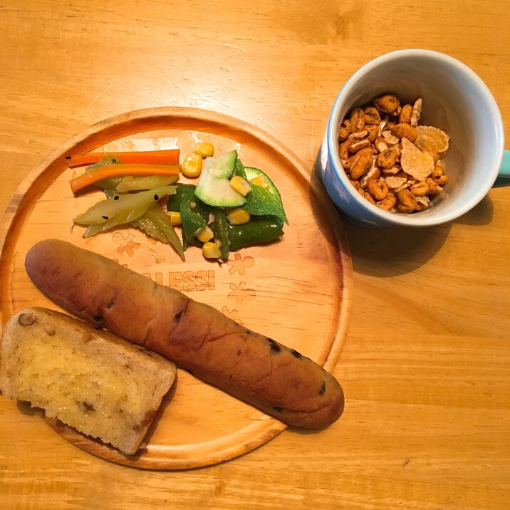 朝食プレート セロリ.ズッキーニ.パン
